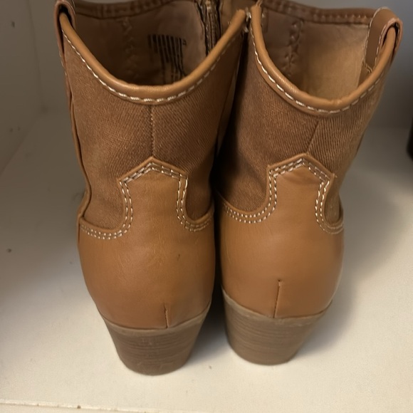 Universal Thread Boots 7.5 - Picture 2 of 4